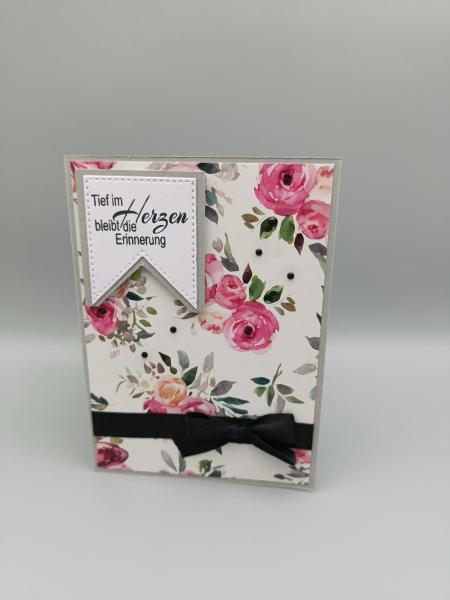 Trauerkarte „Tief im Herzen bleibt die Erinnerung“